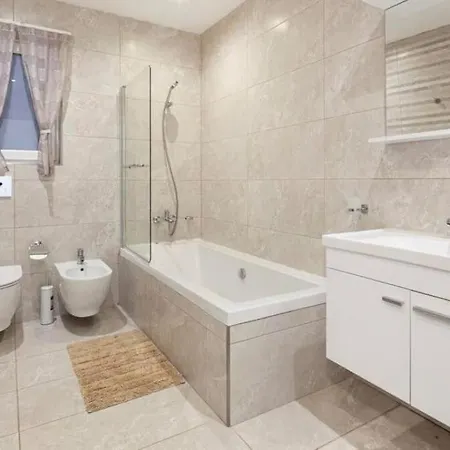 Apartamento Modern 3 Bedroom In Swieqi,malta *