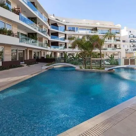 Modern 3 Bedroom In Swieqi,malta דירה *